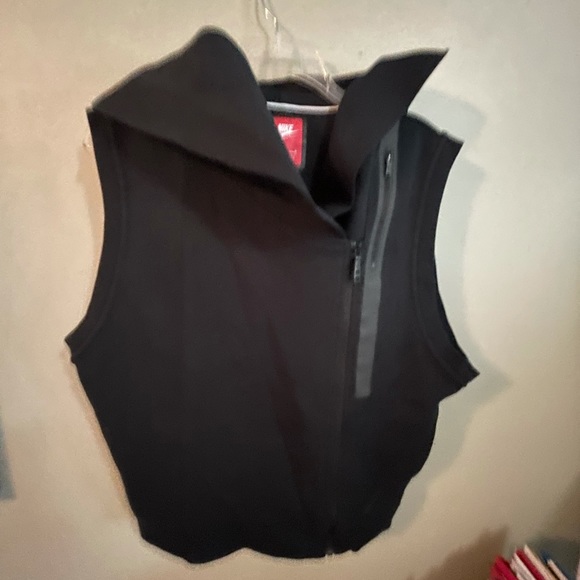 Nike Women’s vest.Side Zip up.Hooded.New w/out tag